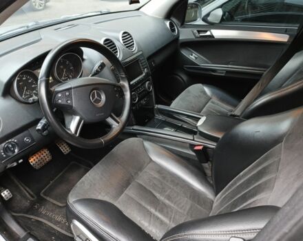 Серый Мерседес МЛ 350, объемом двигателя 3.5 л и пробегом 309 тыс. км за 8700 $, фото 1 на Automoto.ua