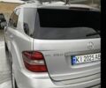 Серый Мерседес МЛ 350, объемом двигателя 3.5 л и пробегом 309 тыс. км за 8700 $, фото 5 на Automoto.ua