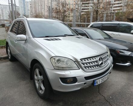 Серый Мерседес МЛ 350, объемом двигателя 3.5 л и пробегом 309 тыс. км за 8700 $, фото 3 на Automoto.ua