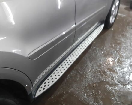 Сірий Мерседес МЛ 350, об'ємом двигуна 3.5 л та пробігом 250 тис. км за 9000 $, фото 4 на Automoto.ua