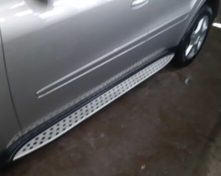 Сірий Мерседес МЛ 350, об'ємом двигуна 3.5 л та пробігом 250 тис. км за 9000 $, фото 2 на Automoto.ua