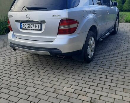 Серый Мерседес МЛ 350, объемом двигателя 3.5 л и пробегом 213 тыс. км за 10900 $, фото 3 на Automoto.ua