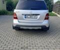 Серый Мерседес МЛ 350, объемом двигателя 3.5 л и пробегом 213 тыс. км за 10900 $, фото 4 на Automoto.ua