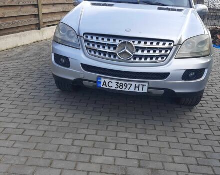 Серый Мерседес МЛ 350, объемом двигателя 3.5 л и пробегом 213 тыс. км за 10900 $, фото 1 на Automoto.ua