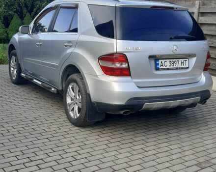 Серый Мерседес МЛ 350, объемом двигателя 3.5 л и пробегом 213 тыс. км за 10900 $, фото 5 на Automoto.ua
