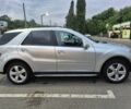 Серый Мерседес МЛ 350, объемом двигателя 3.5 л и пробегом 180 тыс. км за 11100 $, фото 2 на Automoto.ua