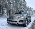 Серый Мерседес МЛ 350, объемом двигателя 3.5 л и пробегом 294 тыс. км за 11000 $, фото 1 на Automoto.ua