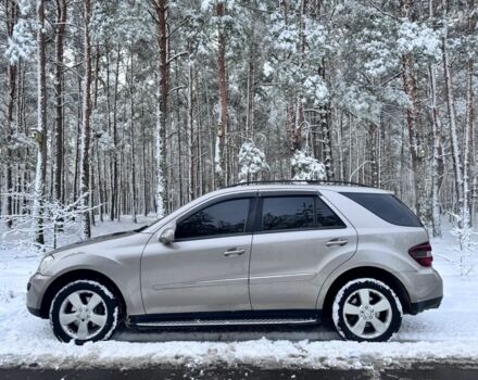 Серый Мерседес МЛ 350, объемом двигателя 3.5 л и пробегом 294 тыс. км за 11000 $, фото 1 на Automoto.ua