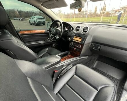 Серый Мерседес МЛ 350, объемом двигателя 3.5 л и пробегом 249 тыс. км за 9599 $, фото 14 на Automoto.ua