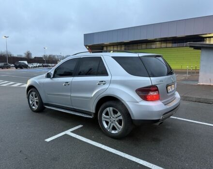 Серый Мерседес МЛ 350, объемом двигателя 3.5 л и пробегом 234 тыс. км за 11200 $, фото 5 на Automoto.ua