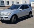 Сірий Мерседес МЛ 350, об'ємом двигуна 3.7 л та пробігом 285 тис. км за 11500 $, фото 5 на Automoto.ua