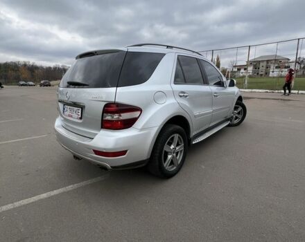 Серый Мерседес МЛ 350, объемом двигателя 3.5 л и пробегом 249 тыс. км за 9599 $, фото 6 на Automoto.ua