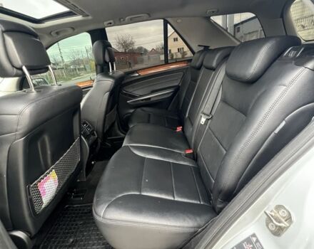 Серый Мерседес МЛ 350, объемом двигателя 3.5 л и пробегом 249 тыс. км за 9599 $, фото 16 на Automoto.ua