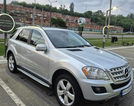 Серый Мерседес МЛ 350, объемом двигателя 3.5 л и пробегом 180 тыс. км за 11100 $, фото 1 на Automoto.ua