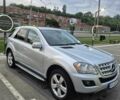 Серый Мерседес МЛ 350, объемом двигателя 3.5 л и пробегом 180 тыс. км за 11100 $, фото 1 на Automoto.ua