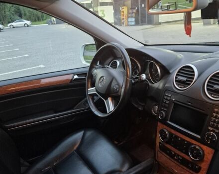 Серый Мерседес МЛ 350, объемом двигателя 3.5 л и пробегом 180 тыс. км за 11100 $, фото 4 на Automoto.ua