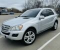 Сірий Мерседес МЛ 350, об'ємом двигуна 3 л та пробігом 30 тис. км за 17500 $, фото 1 на Automoto.ua