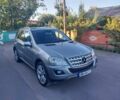 Сірий Мерседес МЛ 350, об'ємом двигуна 3 л та пробігом 272 тис. км за 16800 $, фото 1 на Automoto.ua