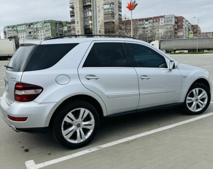 Сірий Мерседес МЛ 350, об'ємом двигуна 3 л та пробігом 30 тис. км за 17500 $, фото 3 на Automoto.ua