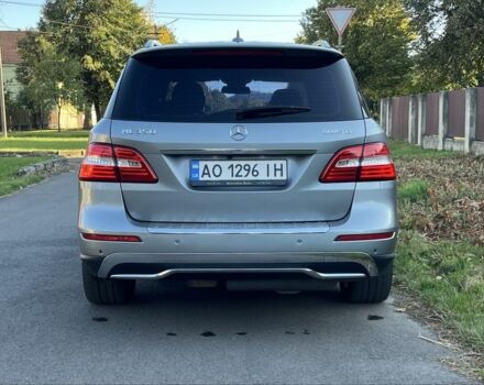 Серый Мерседес МЛ 350, объемом двигателя 3 л и пробегом 334 тыс. км за 21500 $, фото 6 на Automoto.ua