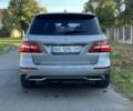 Серый Мерседес МЛ 350, объемом двигателя 3 л и пробегом 334 тыс. км за 21500 $, фото 6 на Automoto.ua