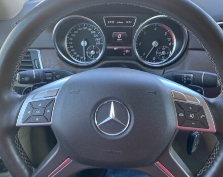 Серый Мерседес МЛ 350, объемом двигателя 3 л и пробегом 372 тыс. км за 20000 $, фото 6 на Automoto.ua