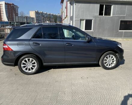 Серый Мерседес МЛ 350, объемом двигателя 3 л и пробегом 372 тыс. км за 20000 $, фото 4 на Automoto.ua