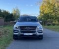 Серый Мерседес МЛ 350, объемом двигателя 3 л и пробегом 334 тыс. км за 21500 $, фото 2 на Automoto.ua