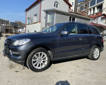 Серый Мерседес МЛ 350, объемом двигателя 3 л и пробегом 372 тыс. км за 20000 $, фото 2 на Automoto.ua