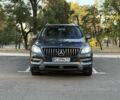 Серый Мерседес МЛ 350, объемом двигателя 3 л и пробегом 228 тыс. км за 16999 $, фото 1 на Automoto.ua