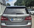 Серый Мерседес МЛ 350, объемом двигателя 3 л и пробегом 103 тыс. км за 735 $, фото 1 на Automoto.ua