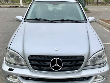 Мерседес МЛ 350 2003 в Краматорске на Automoto.ua Серый Мерседес МЛ 350, объемом двигателя 3.7 л и пробегом 299 тыс. км за 7000 $, фото 1 на Automoto.ua