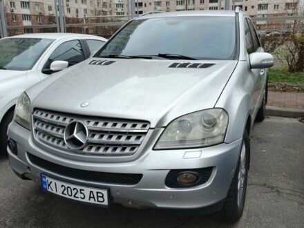 Серый Мерседес МЛ 350, объемом двигателя 3.5 л и пробегом 309 тыс. км за 8700 $, фото 1 на Automoto.ua
