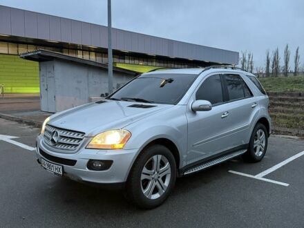Сірий Мерседес МЛ 350, об'ємом двигуна 3.5 л та пробігом 234 тис. км за 11200 $, фото 1 на Automoto.ua