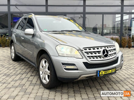 Мерседес МЛ 350 2009 в Мукачеве на Automoto.ua Серый Мерседес МЛ 350, объемом двигателя 3 л и пробегом 354 тыс. км за 13700 $, фото 1 на Automoto.ua