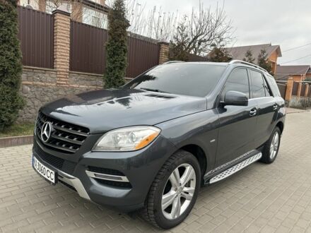 Серый Мерседес МЛ 350, объемом двигателя 3 л и пробегом 240 тыс. км за 18700 $, фото 1 на Automoto.ua