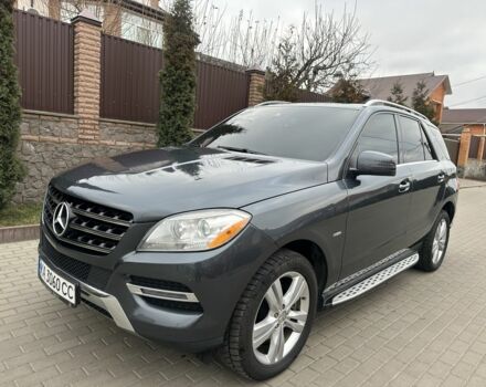 Серый Мерседес МЛ 350, объемом двигателя 3 л и пробегом 240 тыс. км за 18700 $, фото 1 на Automoto.ua