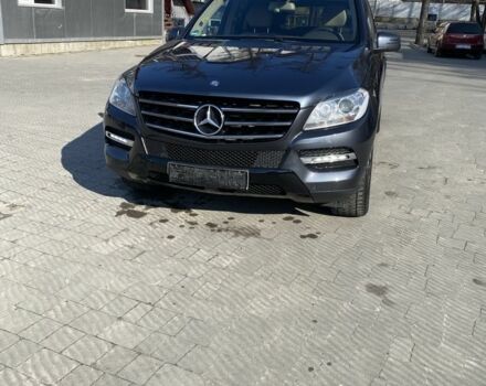 Сірий Мерседес МЛ 350, об'ємом двигуна 3 л та пробігом 372 тис. км за 20000 $, фото 1 на Automoto.ua