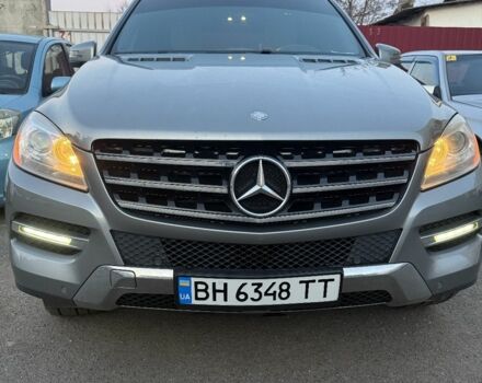 Серый Мерседес МЛ 350, объемом двигателя 3 л и пробегом 288 тыс. км за 539 $, фото 1 на Automoto.ua