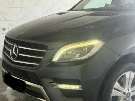 Сірий Мерседес МЛ 350, об'ємом двигуна 3 л та пробігом 225 тис. км за 23421 $, фото 1 на Automoto.ua