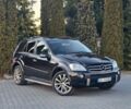 Чорний Мерседес МЛ 400, об'ємом двигуна 4 л та пробігом 250 тис. км за 3000 $, фото 1 на Automoto.ua