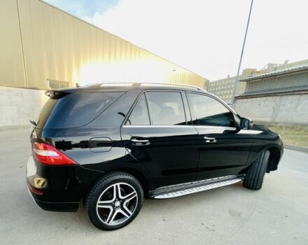 Чорний Мерседес МЛ 400, об'ємом двигуна 3 л та пробігом 157 тис. км за 25300 $, фото 15 на Automoto.ua