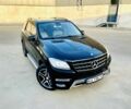 Чорний Мерседес МЛ 400, об'ємом двигуна 3 л та пробігом 157 тис. км за 25300 $, фото 1 на Automoto.ua