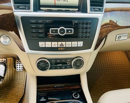 Чорний Мерседес МЛ 400, об'ємом двигуна 3 л та пробігом 157 тис. км за 25300 $, фото 6 на Automoto.ua