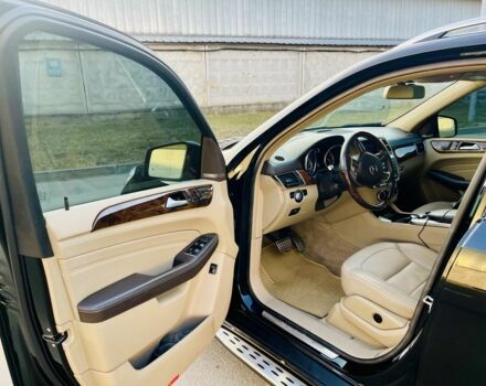 Чорний Мерседес МЛ 400, об'ємом двигуна 3 л та пробігом 157 тис. км за 25300 $, фото 5 на Automoto.ua