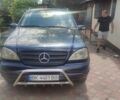 Черный Мерседес МЛ 430, объемом двигателя 4.3 л и пробегом 399 тыс. км за 5300 $, фото 1 на Automoto.ua
