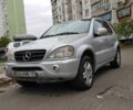 Серый Мерседес МЛ 430, объемом двигателя 4.3 л и пробегом 257 тыс. км за 6500 $, фото 12 на Automoto.ua
