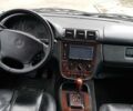 Серый Мерседес МЛ 430, объемом двигателя 4.3 л и пробегом 257 тыс. км за 6500 $, фото 14 на Automoto.ua