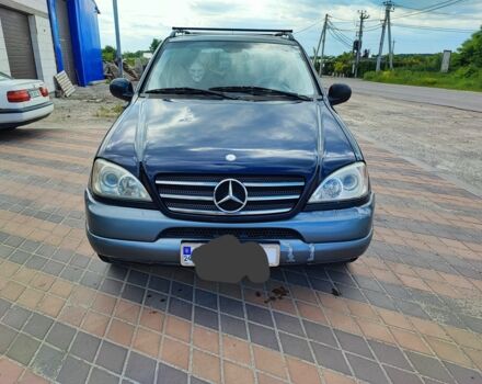 Синий Мерседес МЛ 430, объемом двигателя 4.3 л и пробегом 340 тыс. км за 5800 $, фото 1 на Automoto.ua