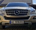 Бежевий Мерседес МЛ 500, об'ємом двигуна 5.5 л та пробігом 251 тис. км за 17899 $, фото 1 на Automoto.ua